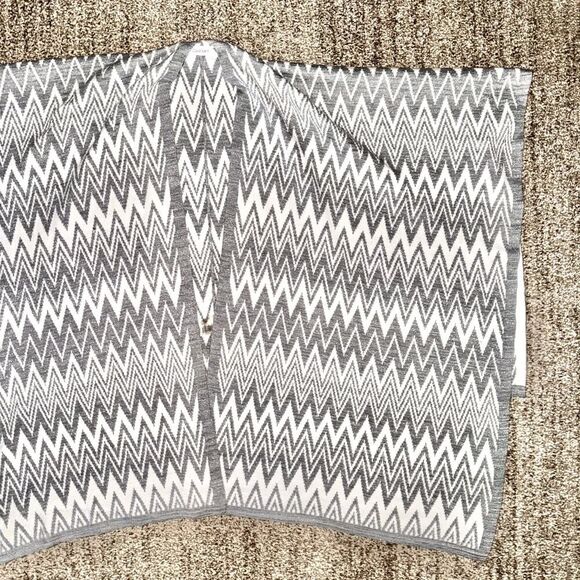 Calvin Klein Womens Grey White Pattern Scarf Shawl - Picture 5 of 8